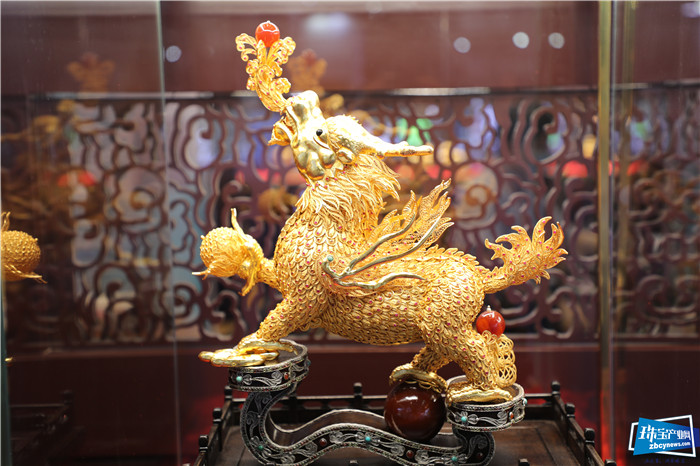 展出200多款宫延技艺精品,意大隆“古法玺金”亮相2020深圳珠宝展 展出200多款宫延技艺精品,意大隆“古法玺金”亮相2020深圳珠宝展