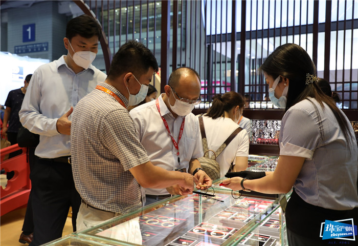展出200多款宫延技艺精品,意大隆“古法玺金”亮相2020深圳珠宝展 展出200多款宫延技艺精品,意大隆“古法玺金”亮相2020深圳珠宝展