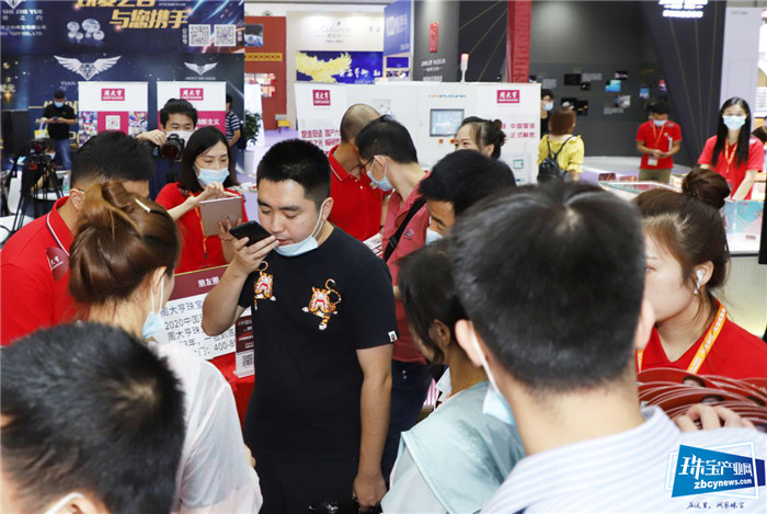 周大亨珠宝亮相深圳国际珠宝展 周大亨珠宝亮相深圳国际珠宝展