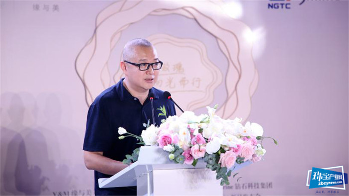三方合作,强强携手 共启发展新篇 “挚爱玫瑰·向光而行”缘与美「玫瑰印记」新品发布会浪漫举行 三方合作,强强携手 共启发展新篇 “挚爱玫瑰·向光而行”缘与美「玫瑰印记」新品发布会浪漫举行