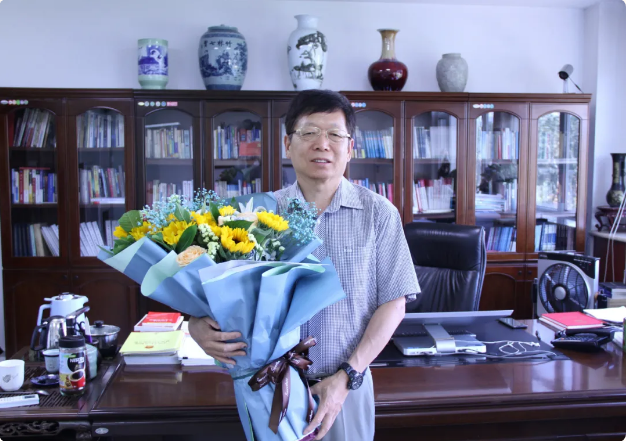 言传身教 师德传承 ——冀华万博max手机登录版下载祝贺第36个教师节 言传身教 师德传承 ——冀华万博max手机登录版下载祝贺第36个教师节