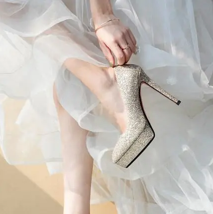女人一生许一人，一辈子只穿一次的婚鞋，让你做全场瞩目的新娘