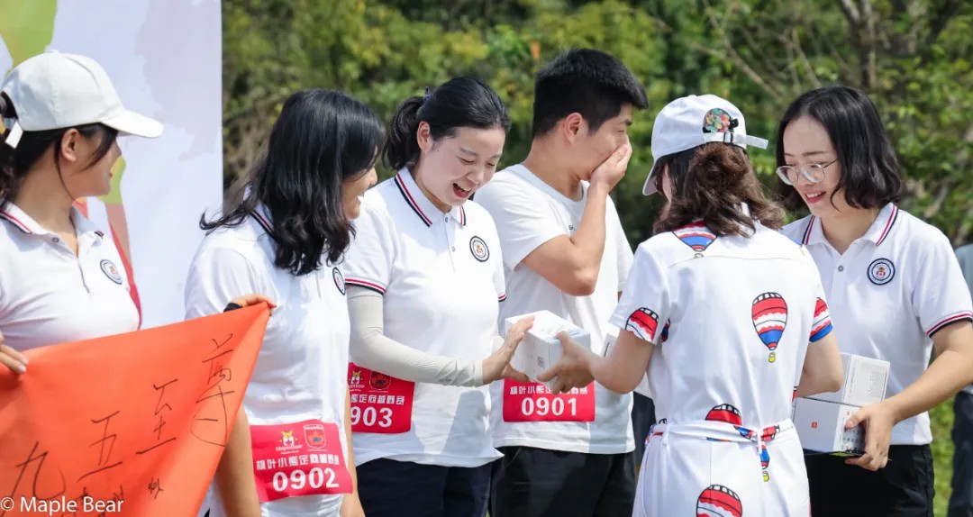 当枫叶小熊遇见定向越野，画面竟如此美丽……