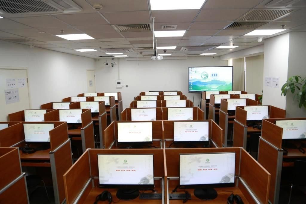 The Newclass Classroom Becomes a New Demonstration Examination Room for Chinese Test (Smart Classroo