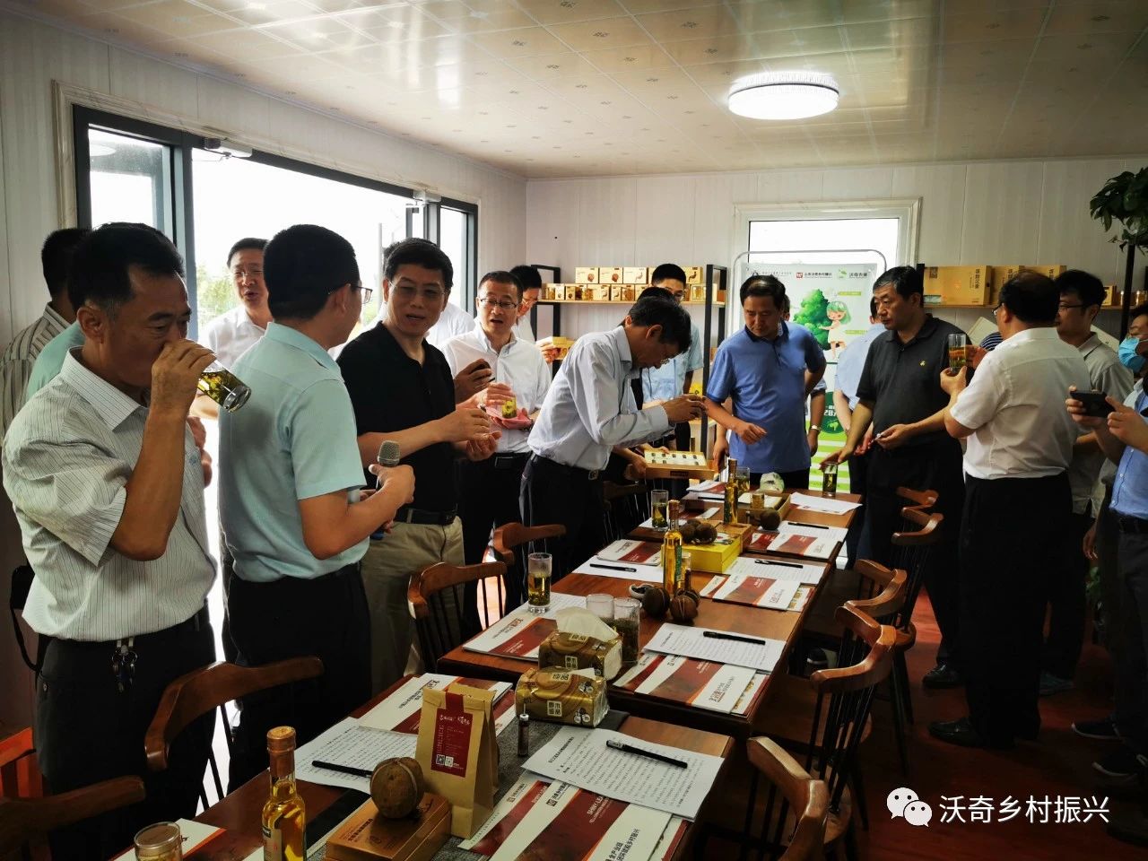 全国人大常委会委员朱明春一行到我司调研文冠果乡村振兴产业 全国人大常委会委员朱明春一行到我司调研文冠果乡村振兴产业