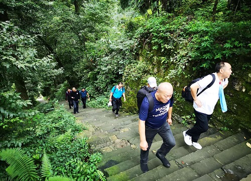 登峨嵋圣山 看天下奇观