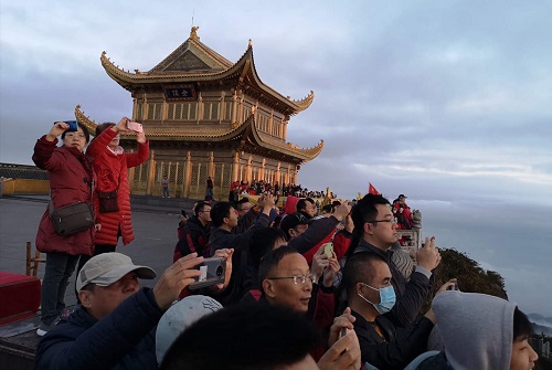 登峨嵋圣山 看天下奇观