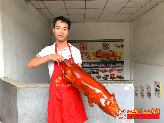 今天学员制作光皮烧乳猪出品