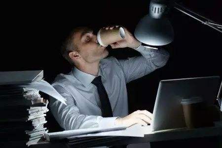 熬夜真的会使视力变很差吗?快来了解吧! 熬夜真的会使视力变很差吗?快来了解吧!