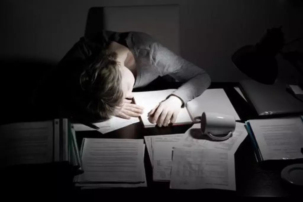 熬夜真的会使视力变很差吗?快来了解吧! 熬夜真的会使视力变很差吗?快来了解吧!
