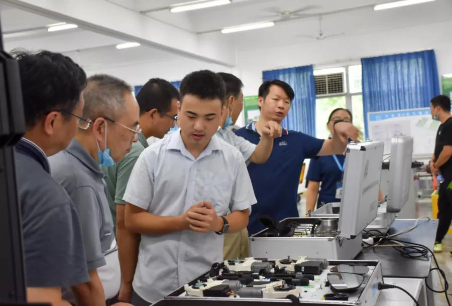 四川科华高级技工学校领导率教学及管理团队莅临说球帝app电脑版考察交流 四川科华高级技工学校领导率教学及管理团队莅临说球帝app电脑版考察交流