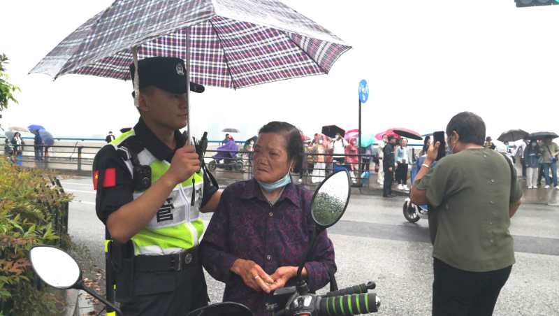 传承中华美德,弘扬奉献精神——浙江盛安钱江景区安保队队长马思源及时施救受伤老奶奶获赞扬 传承中华美德,弘扬奉献精神——浙江盛安钱江景区安保队队长马思源及时施救受伤老奶奶获赞扬