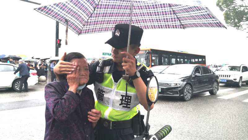 传承中华美德,弘扬奉献精神——浙江盛安钱江景区安保队队长马思源及时施救受伤老奶奶获赞扬 传承中华美德,弘扬奉献精神——浙江盛安钱江景区安保队队长马思源及时施救受伤老奶奶获赞扬