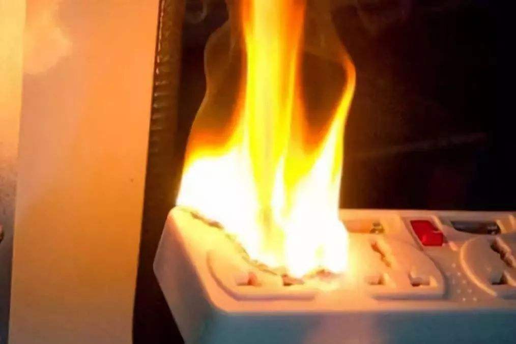 如何尽量减少电子产品的火灾隐患？