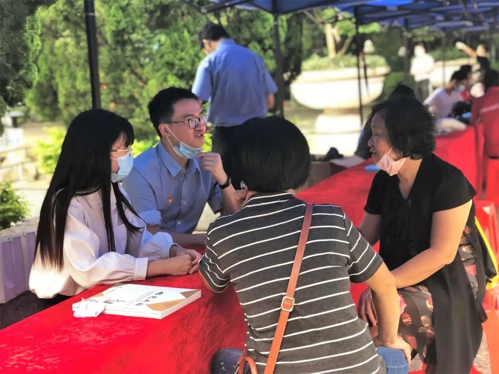 雄远党建|“党旗飘扬、党徽闪亮”——我所党支部参加党建统领文明行动进社区活动