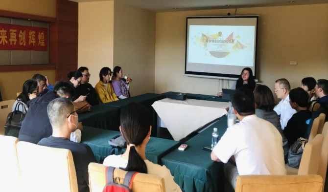 中加枫华国际学校成功举行留学规划线下讲座