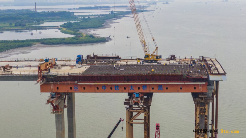 调顺跨海大桥东岸引桥上部结构施工全部完成