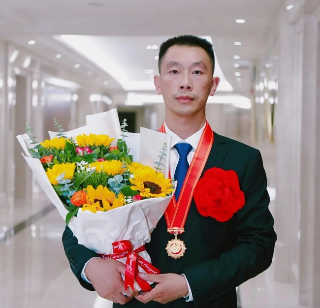 他们代表千万物业从业人员接受国家表彰！