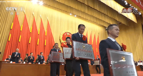 他们代表千万物业从业人员接受国家表彰！