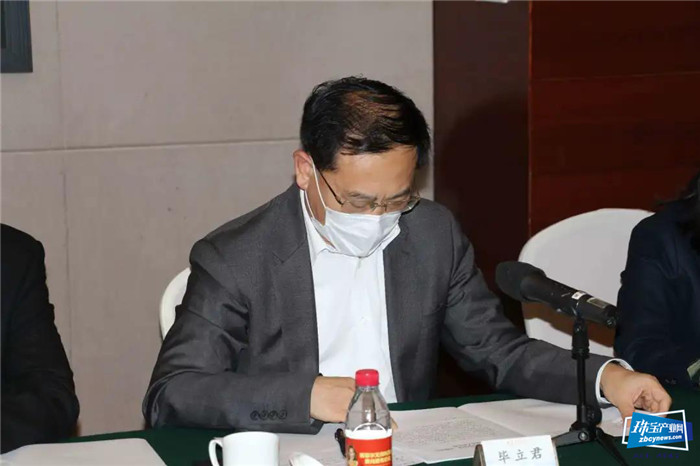中国珠宝玉石首饰行业协会彩色宝石分会换届大会举行 中国珠宝玉石首饰行业协会彩色宝石分会换届大会举行