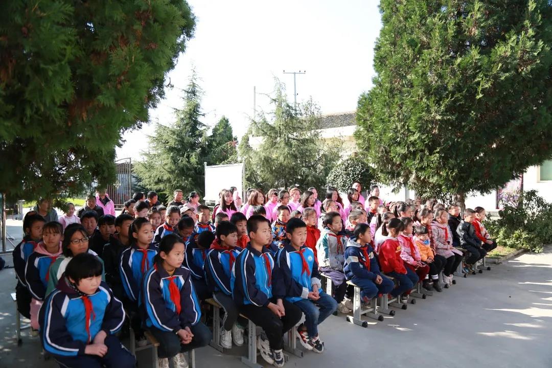 用爱点燃希望|葆蒂兰国际“幸福丝带•爱的践行”走进陕西关路小学爱心助学公益行！