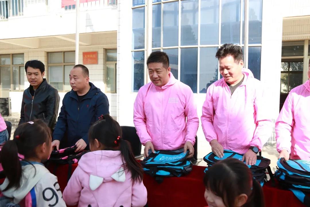 用爱点燃希望|葆蒂兰国际“幸福丝带•爱的践行”走进陕西关路小学爱心助学公益行! 用爱点燃希望|葆蒂兰国际“幸福丝带•爱的践行”走进陕西关路小学爱心助学公益行!