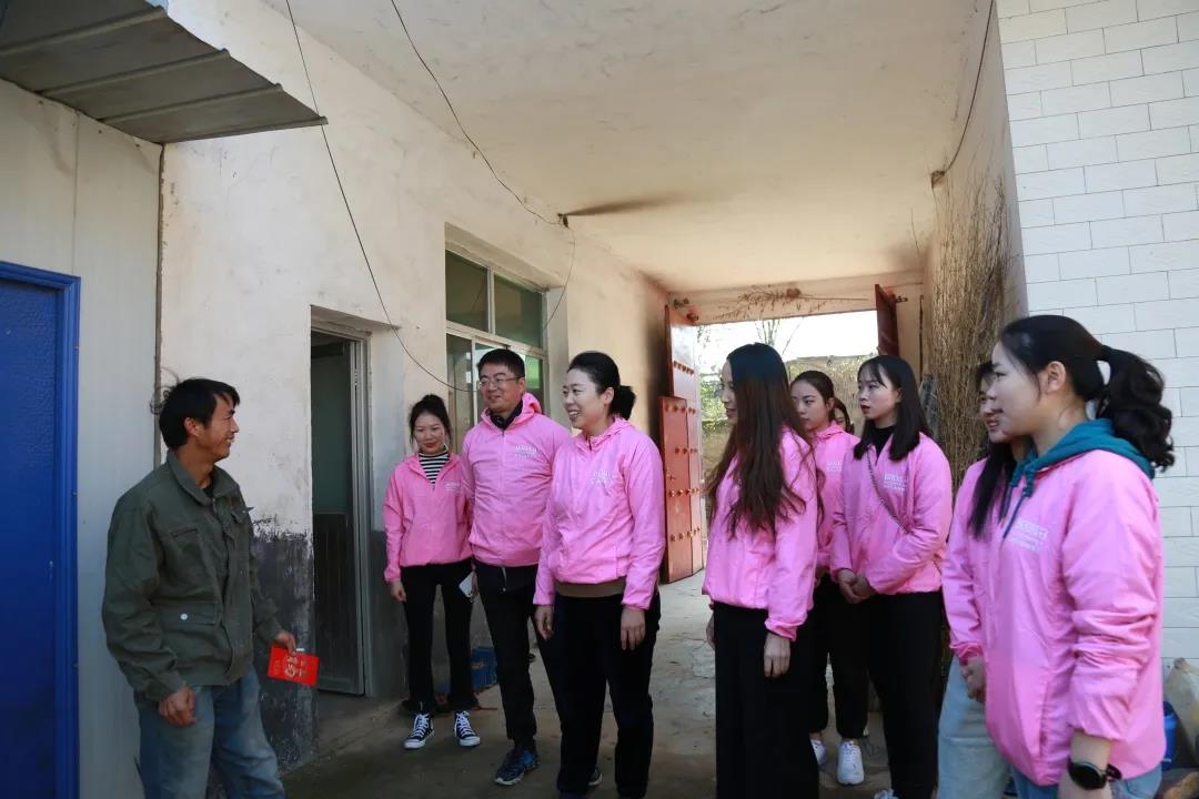 用爱点燃希望|葆蒂兰国际“幸福丝带•爱的践行”走进陕西关路小学爱心助学公益行！
