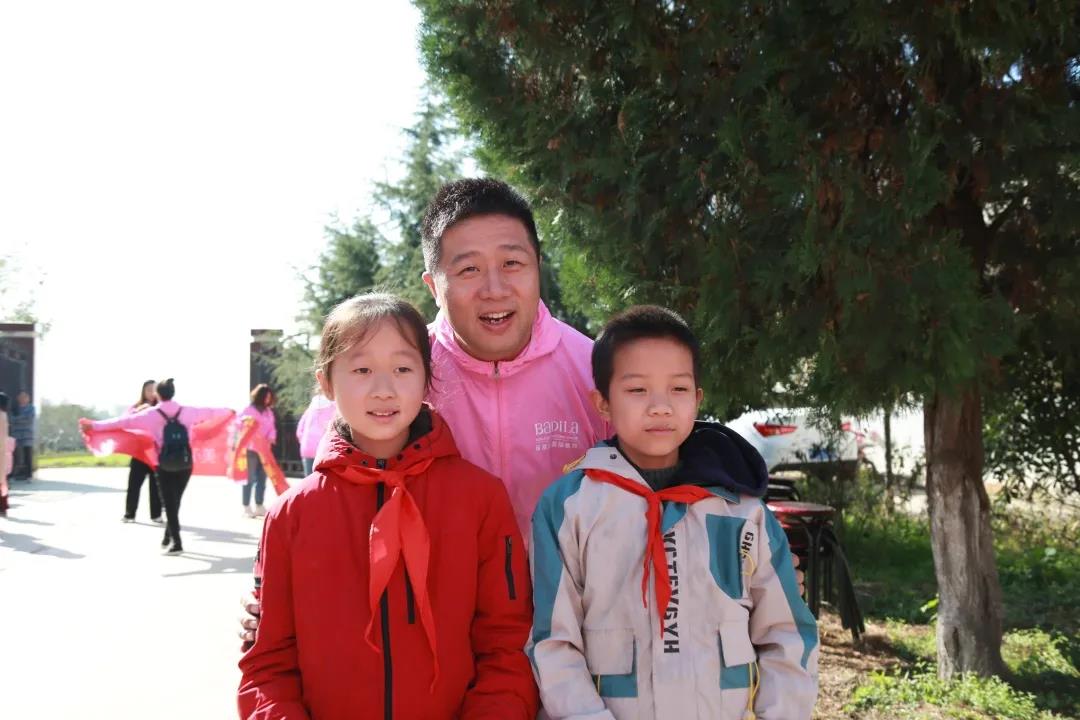 用爱点燃希望|葆蒂兰国际“幸福丝带•爱的践行”走进陕西关路小学爱心助学公益行！