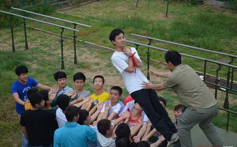 什么是户外拓展训练? 什么是户外拓展训练?