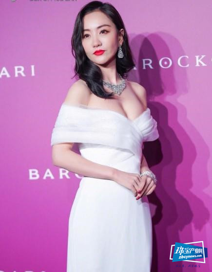 三大女神同场，佟丽娅李小冉王丽坤秀迷人身材，谁能艳压群芳？