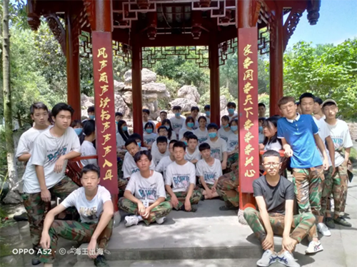 泼一抹墨色 班风脉脉 调几声弦音 文艺悠悠 泼一抹墨色 班风脉脉 调几声弦音 文艺悠悠