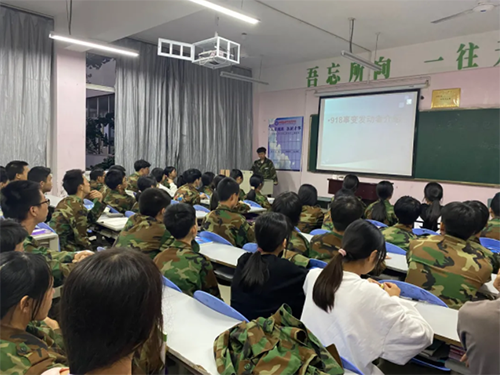 泼一抹墨色 班风脉脉 调几声弦音 文艺悠悠 泼一抹墨色 班风脉脉 调几声弦音 文艺悠悠