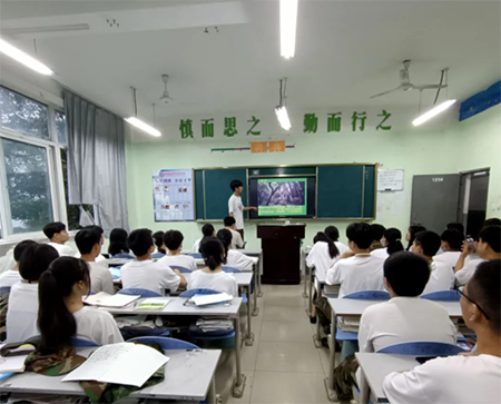 泼一抹墨色 班风脉脉 调几声弦音 文艺悠悠 泼一抹墨色 班风脉脉 调几声弦音 文艺悠悠