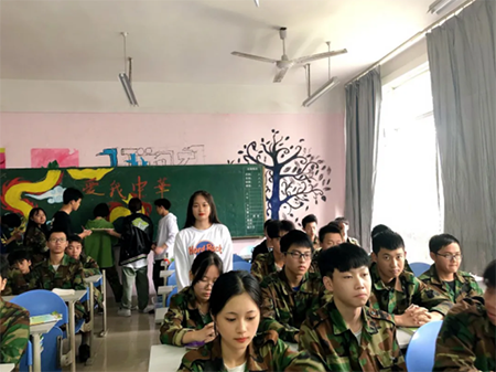 泼一抹墨色 班风脉脉 调几声弦音 文艺悠悠 泼一抹墨色 班风脉脉 调几声弦音 文艺悠悠