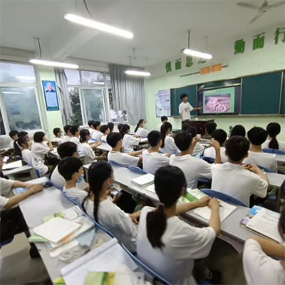 泼一抹墨色 班风脉脉 调几声弦音 文艺悠悠 泼一抹墨色 班风脉脉 调几声弦音 文艺悠悠