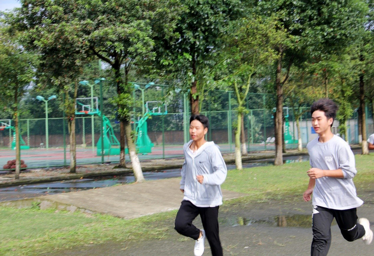 见过雄鹰搏击长空,就该来看看体育健儿的一腔热血 见过雄鹰搏击长空,就该来看看体育健儿的一腔热血