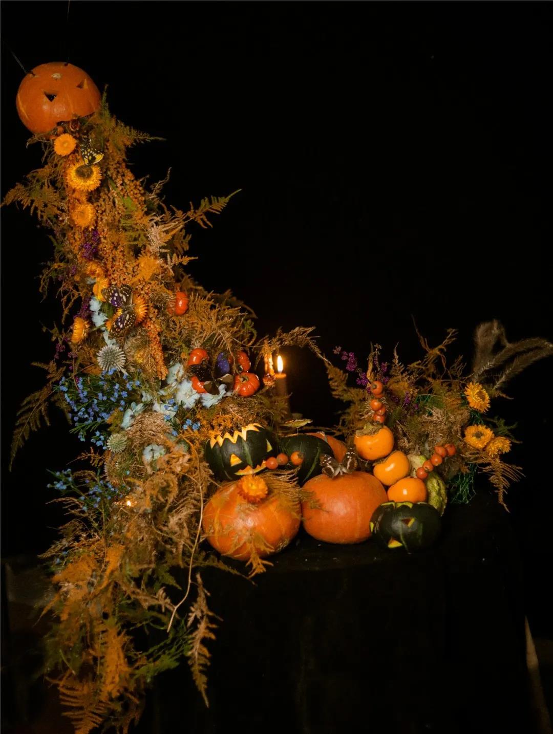 南瓜、蜡烛、面具，万圣节缤纷花艺点亮秋色