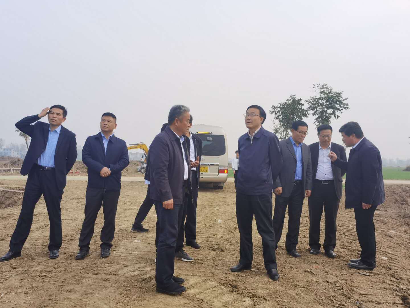 合肥市副市长王民生一行到新葡萄棋牌娱乐焦半夏种植基地考察调研 合肥市副市长王民生一行到新葡萄棋牌娱乐焦半夏种植基地考察调研
