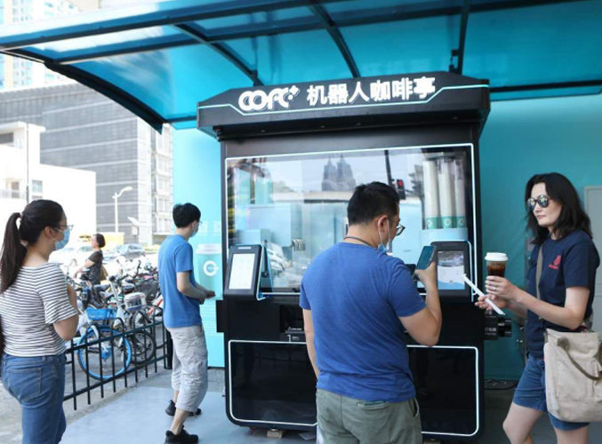 周到上海-上百人排队买机器人制作咖啡 无人经济风口终于来了？