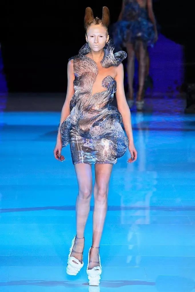 时尚圈的离经叛道者——Alexander McQueen 时尚圈的离经叛道者——Alexander McQueen