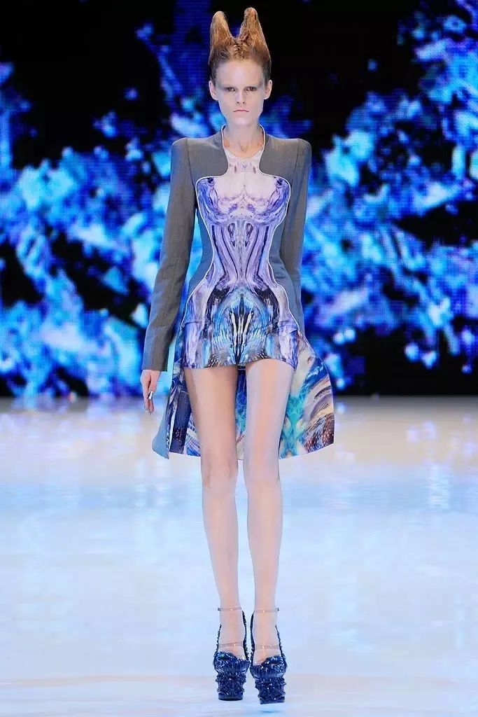 时尚圈的离经叛道者——Alexander McQueen 时尚圈的离经叛道者——Alexander McQueen