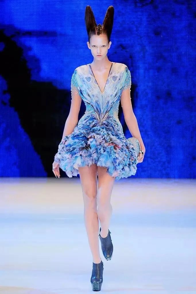 时尚圈的离经叛道者——Alexander McQueen 时尚圈的离经叛道者——Alexander McQueen