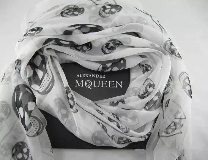 时尚圈的离经叛道者——Alexander McQueen 时尚圈的离经叛道者——Alexander McQueen