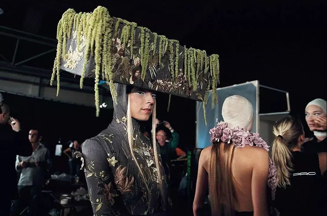 时尚圈的离经叛道者——Alexander McQueen 时尚圈的离经叛道者——Alexander McQueen
