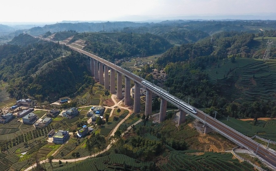 发扬“两路”精神和青藏铁路精神 高质量推进工程建设 发扬“两路”精神和青藏铁路精神 高质量推进工程建设