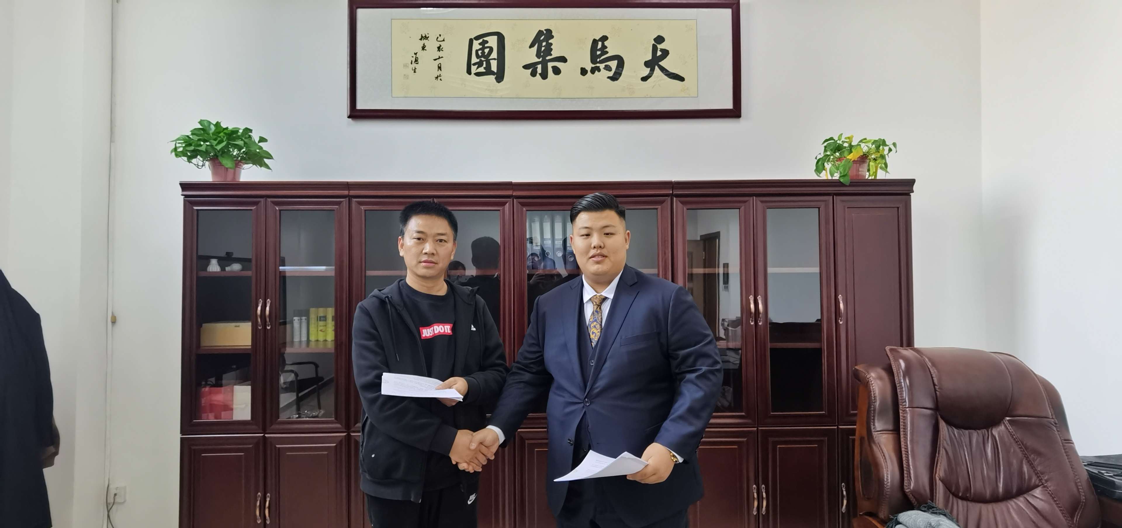 新能源汽车扎堆入驻大中原汽车城!奇瑞新能源正式签约入驻! 新能源汽车扎堆入驻大中原汽车城!奇瑞新能源正式签约入驻!