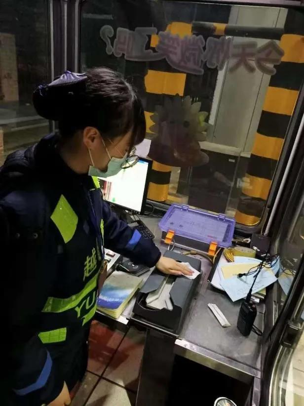 护航双节小长假 服务保畅在路上