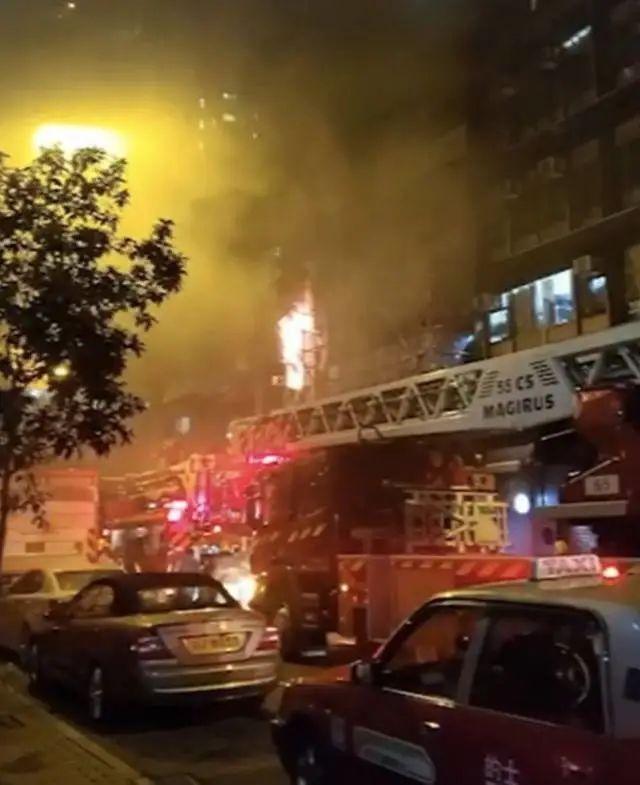 连消防通道都没有！香港一餐厅起火致7死11伤！!