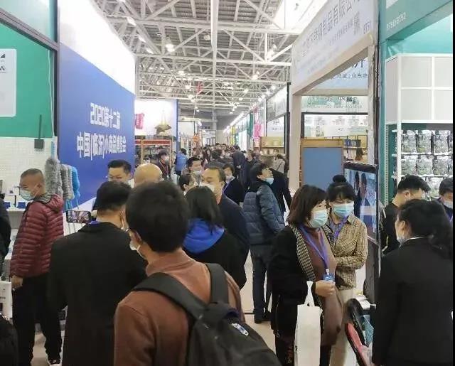 集团济南、广饶市场组织100多名市场业户赴临沂参加第12届中国（临沂）小商品博览会