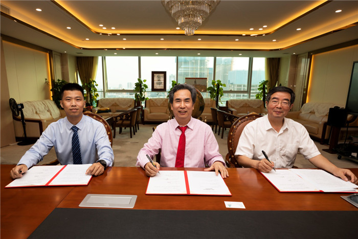 NGTC、周大生珠宝、小鞍珠宝三方签约 快钻珠宝服务平台项目合作签约仪式举行 NGTC、周大生珠宝、小鞍珠宝三方签约 快钻珠宝服务平台项目合作签约仪式举行